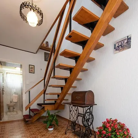 Vacation Home, Klaudia In Kraj, Near Opatija Vakantiehuis *